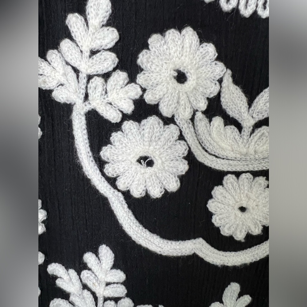 KC Khakis & Co Black & White Embroidered Boho Top - Picture 5 of 13